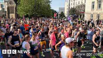 Thousands complete Jane Tomlinson's Leeds 10K