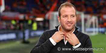 Van der Vaart tikt NOS-presentator op de vingers: 'Waarom moet je dit zeggen?'