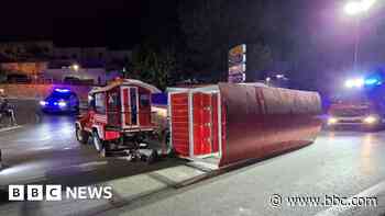 Tourist train overturns and injures 17 during Cártama tapas festival
