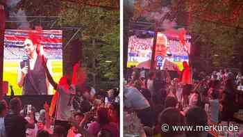 Bei Jubel über DFB-Sieg in Münchner Biergarten: Einzelne Fans packen plötzlich Feier-Gegenstände aus