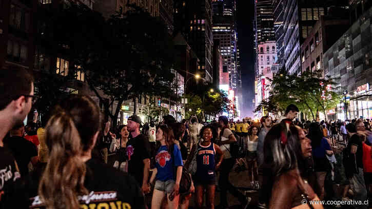 El caos que dejó la celebración del histórico título de Knicks en Nueva York