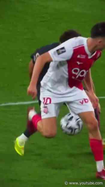 L’art du dribble 🌪️ #football #ligue1 #psg #sports #foot #ligue1mcdonalds #footballshorts #shorts