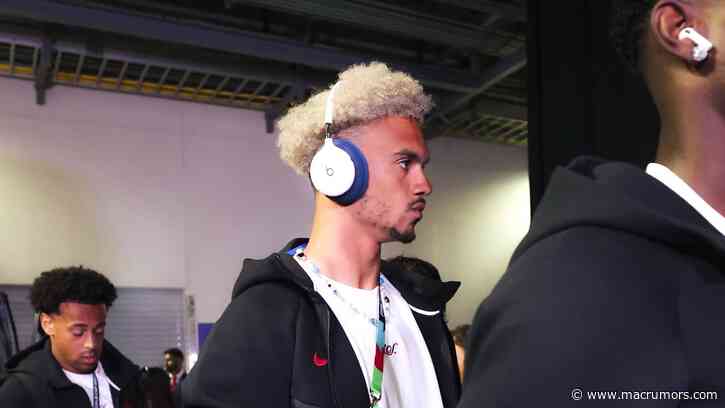 Antonee Robinson Shows Off Unreleased Two-Tone Beats Over-Ear Headphones at the World Cup