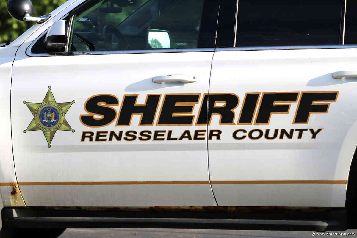 5 hurt in 3-car crash on Route 2 in Petersburgh