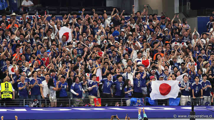 Como es costumbre: Hinchas de Japón limpiaron el estadio tras empate con Países Bajos