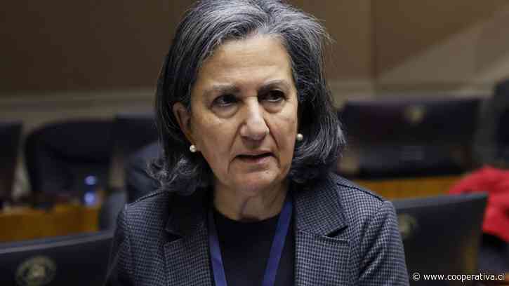 Ministra Chomali afirma que municipios utilizan recursos de salud para "otras cosas"