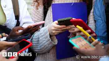 Starmer set to ban under-16s from major social media platforms