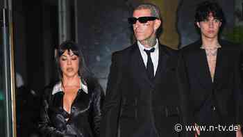 Seltener Red-Carpet-Auftritt: Kourtney Kardashian begleitet Travis Barker zu seiner Filmpremiere