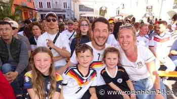 Ludwigsplatz wird zur Fanmeile: Rosenheimer genießen Deutschland-Spiel unter freiem Himmel