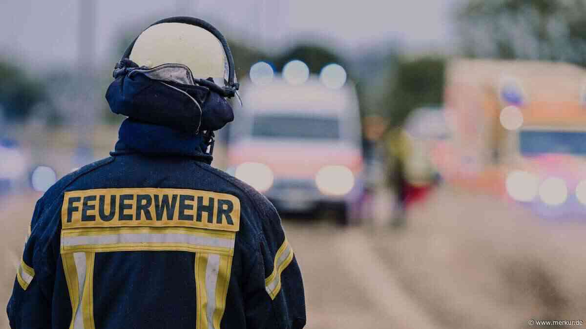 Haus brennt lichterloh in Bayern: Feuerwehr warnt Bevölkerung