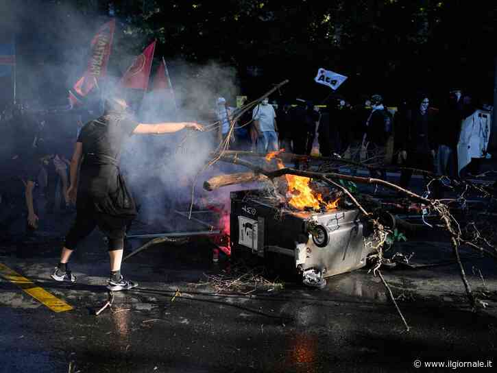 Ginevra, scontri tra black bloc e polizia in vista del G7