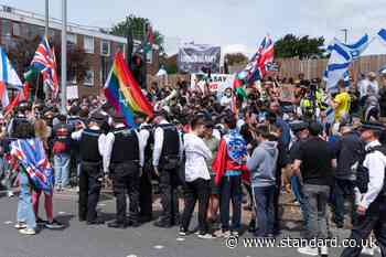 Protesters clash outside London synagogue staging Israeli property show as police make 14 arrests