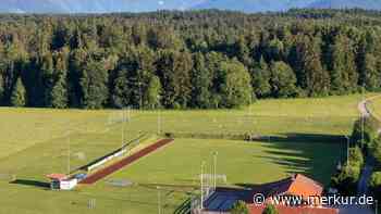 TSV Hartpenning trainiert auf Sportanlage mit Bergblick