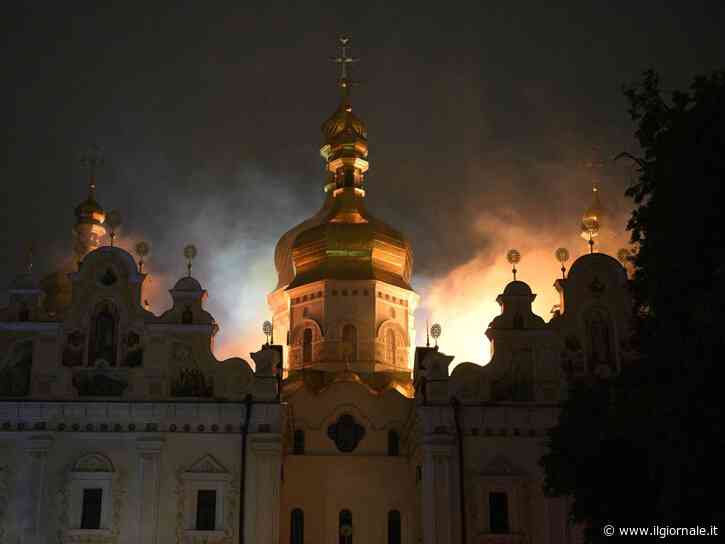 Notte di fuoco in Ucraina. Colpita la cattedrale della Dormizione, patrimonio Unesco