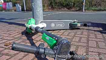 E-Scooter knallt auf Windschutzscheibe: Zwei Schüler auf Fahrbahn geschleudert