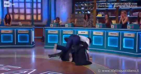 Stefano De Martino scivola in studio ad Affari Tuoi. Herbert Ballerina: “Ti sei fatto male?”