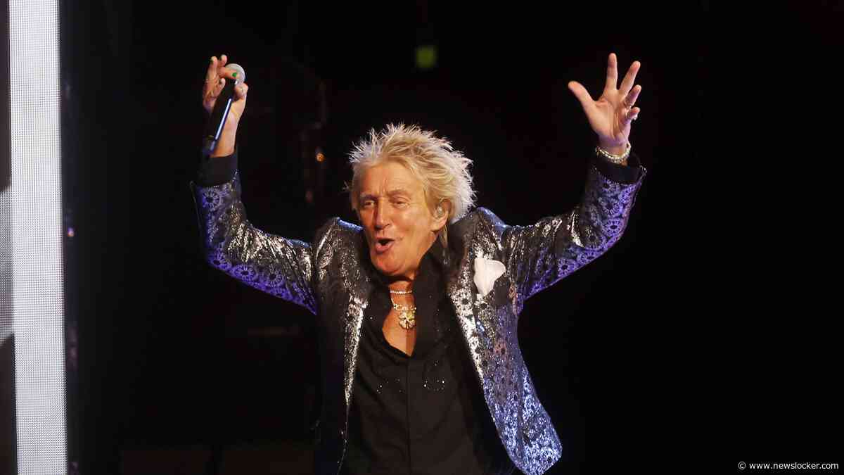 Feestende Rod Stewart (81) wekt woede fans na afgelasting concert: ’Hij was toch zo ziek?’