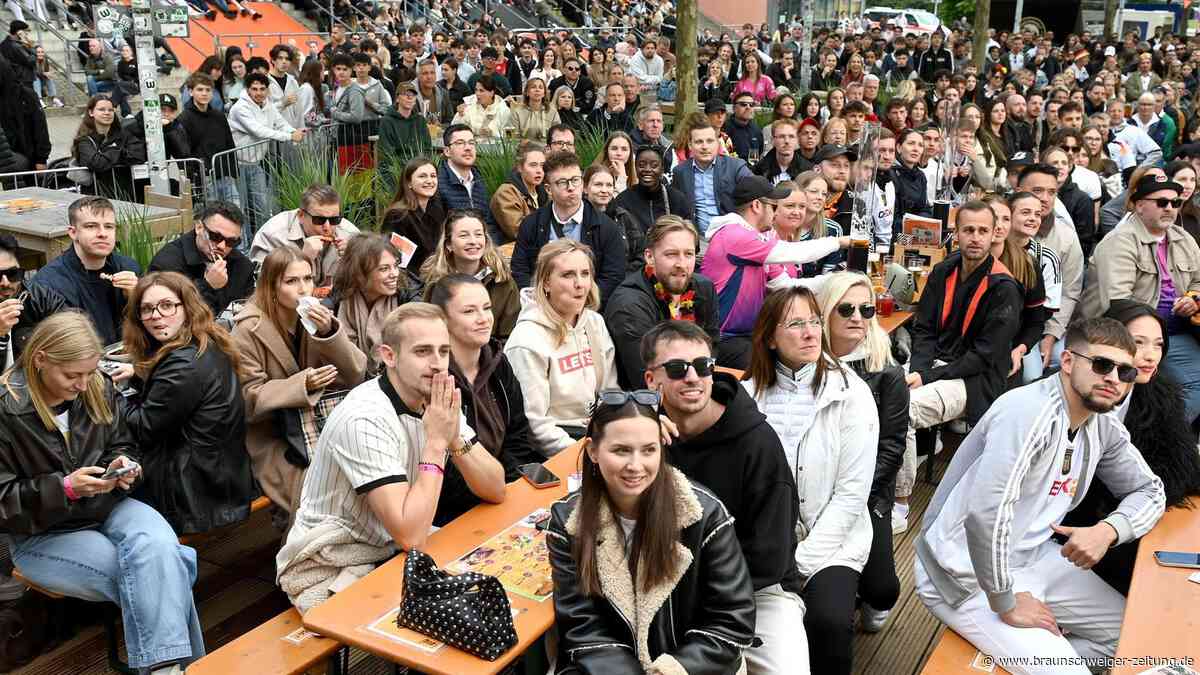 WM-Public-Viewing in Wolfsburg: Diese Spiele werden heute kostenlos gezeigt
