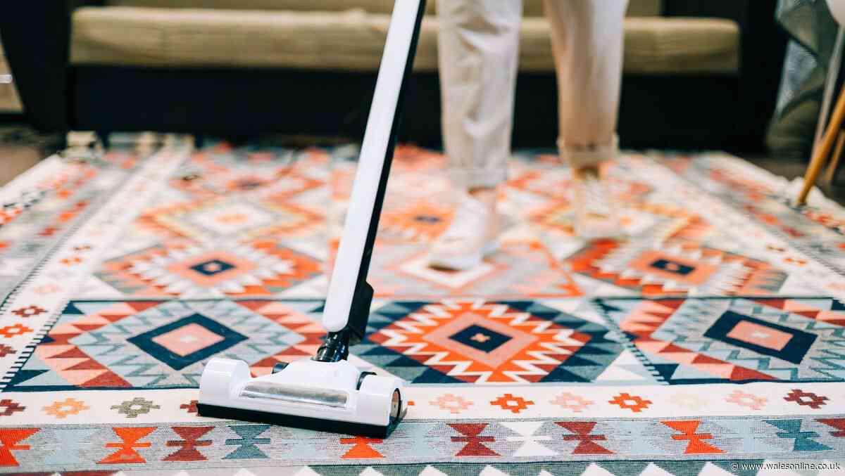 Should you dust or hoover first? -  This Morning 'Queen of Clean' Lynsey Crombie explains
