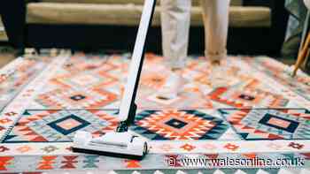Should you dust or hoover first? -  This Morning 'Queen of Clean' Lynsey Crombie explains