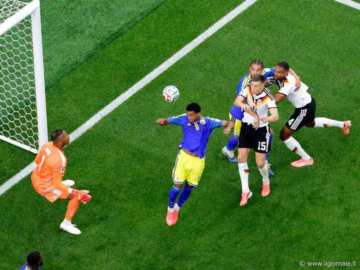 Pause per bere, scarso spettacolo e le battutacce di Infantino: cosa non va ai Mondiali
