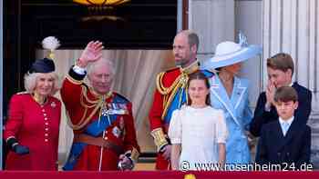 Herzerwärmender Mutter-Sohn-Moment auf dem Balkon des Buckingham Palace