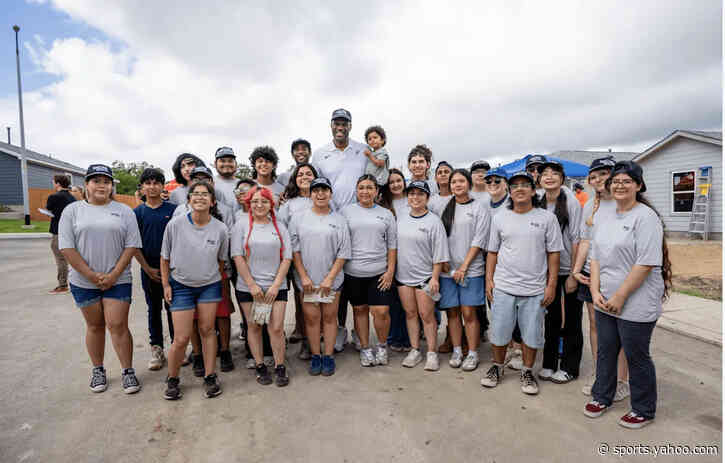 Open Thread: David Robinson helps celebrate Habitat for Humanity’s 50th anniversary