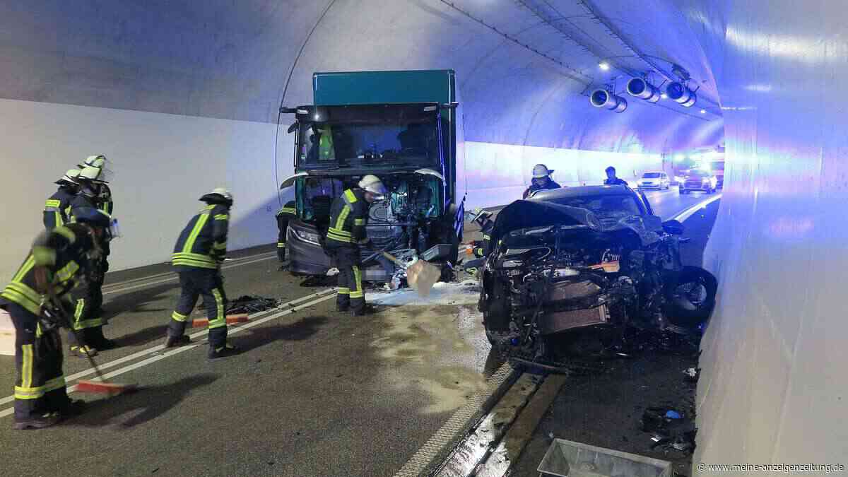 Frontalunfall im Vöttinger Tunnel mit zwei Verletzten führt zu Vollsperrung im Berufsverkehr