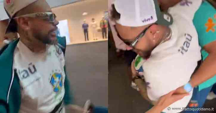“C’è Neymar!”: scatta la corsa dei fan nel centro commerciale, ma quando si scopre la verità nessuno riesce a crederci