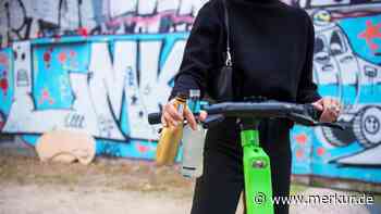 15-Jähriger flüchtet mit E-Scooter vor der Polizei – und stürzt