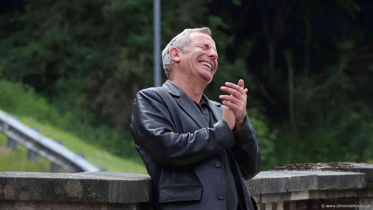 Robson Green all smiles as filming on new BBC detective drama continues in Northumberland