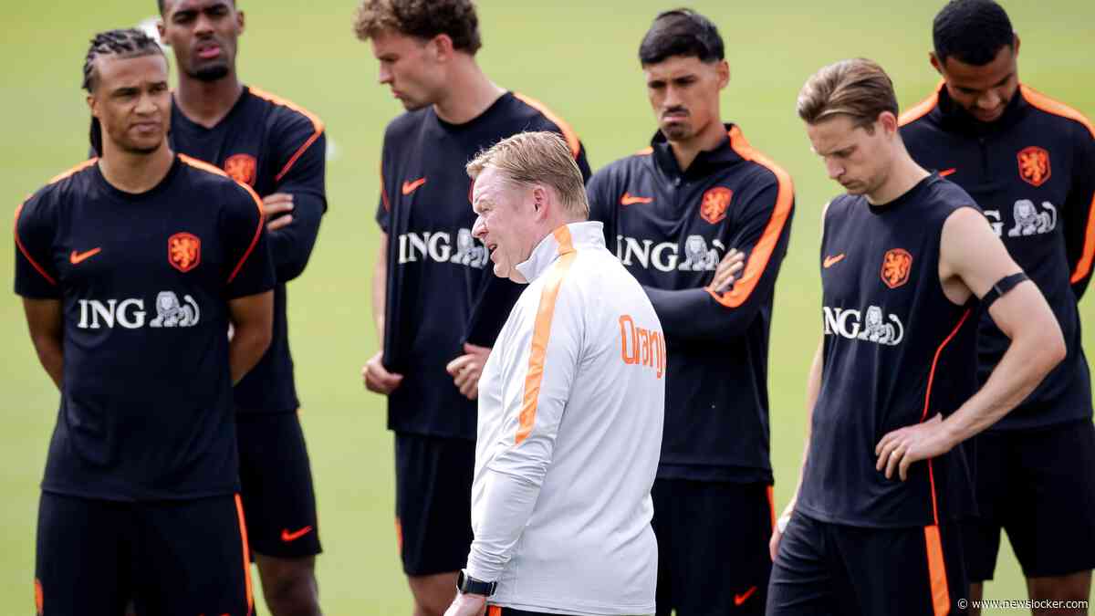 Ronald Koeman spreekt selectie Nederlands elftal toe dag na WK-duel met Japan