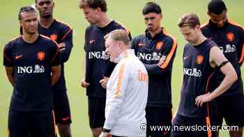 Ronald Koeman spreekt selectie Nederlands elftal toe dag na WK-duel met Japan