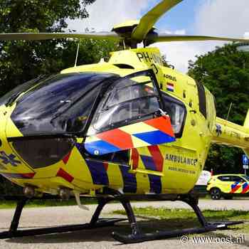 Persoon met spoed naar ziekenhuis na bedrijfsongeval in Zwartsluis