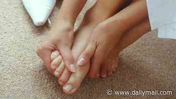 I have really bad foot pain when I get out of bed in the morning... what's going on? DR SCURR reveals the common condition to blame, why it gets worse as you get older and exactly how to treat it