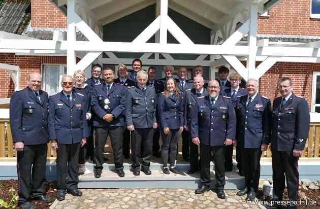 FW Südheide: Sommerfest der Freiwilligen Feuerwehr Beckedorf Bernd Kleisinger und Christoph Eggers für 40-jährige Mitgliedschaft in der Freiwilligen Feuerwehr geehrt