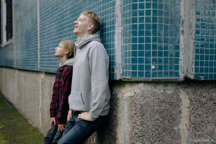 De helft van de ouders trackt hun volwassen kinderen: waar houdt ouderlijke zorg op en begint controle?