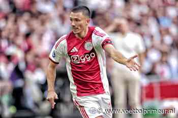 Ajax-routinier lacht om vraag over afscheid: 'Komt dat al in de buurt?'