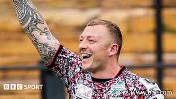 Charnley breaks try record as Leigh beat Bradford