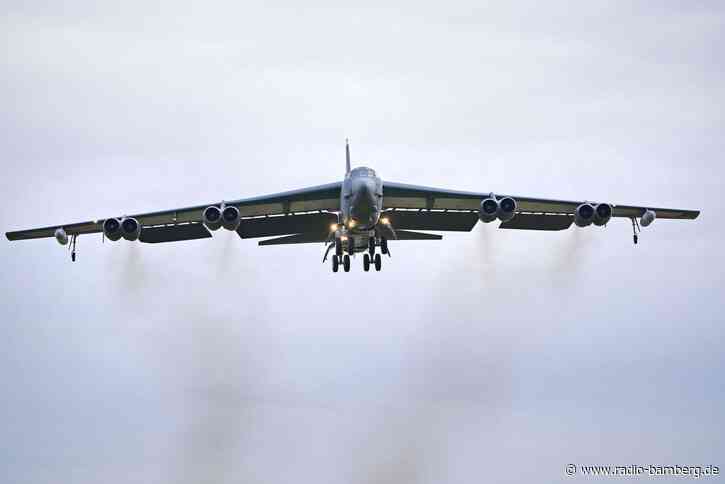 B-52-Bomber stürzt kurz nach dem Start in Kalifornien ab