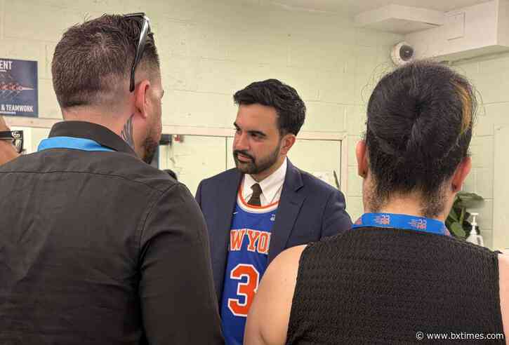 Mayor Mamdami visits Mosholu Montefiore Community Center to help parents enroll in 2-K
