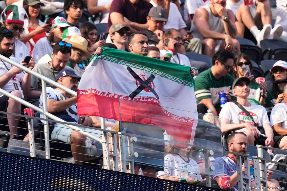 Laute Pfiffe während iranischer Nationalhymne