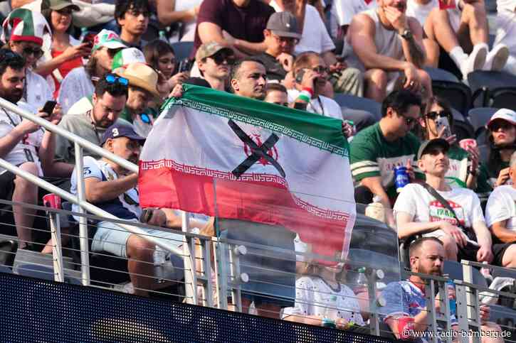 Laute Pfiffe während iranischer Nationalhymne