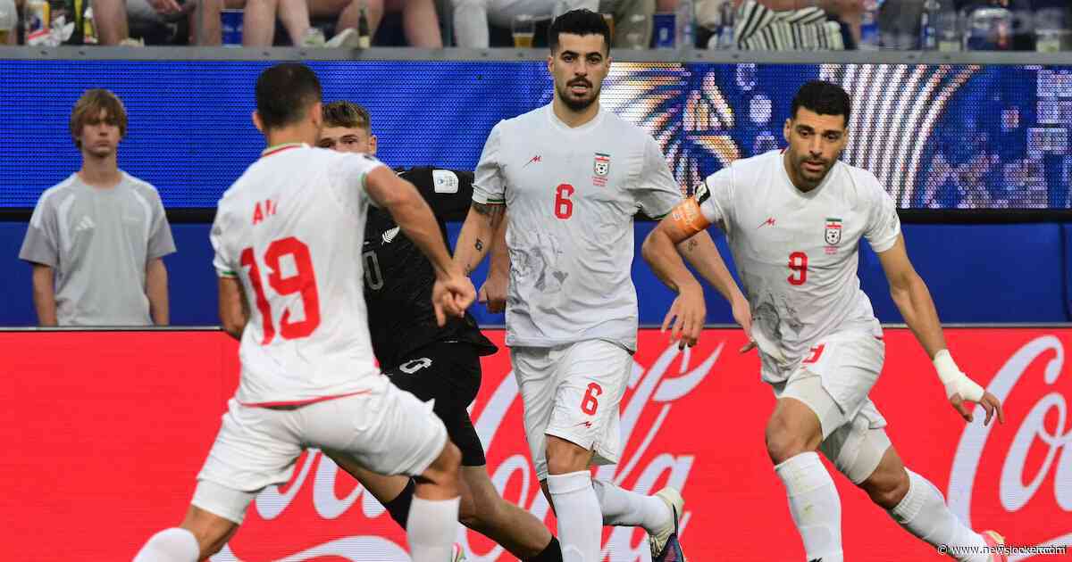 Droomstart Nieuw-Zeeland in beladen duel met Iran: Elijah Just schiet hard raak