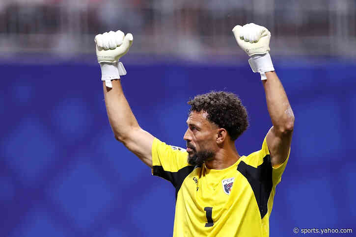 🫣 Did someone say oldies? Two keepers are HEROES in their matches