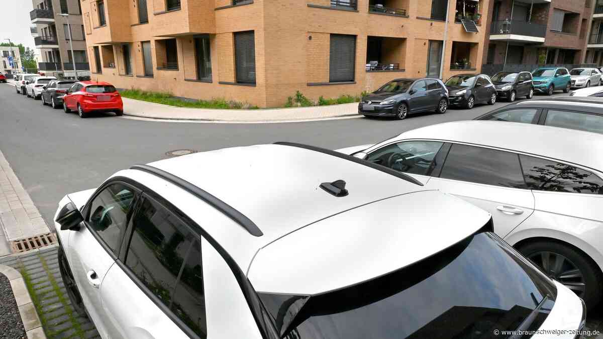 „Von der Auto- zur Fahrradstadt“: Heiße Debatte um Parkplätze in Wolfsburg