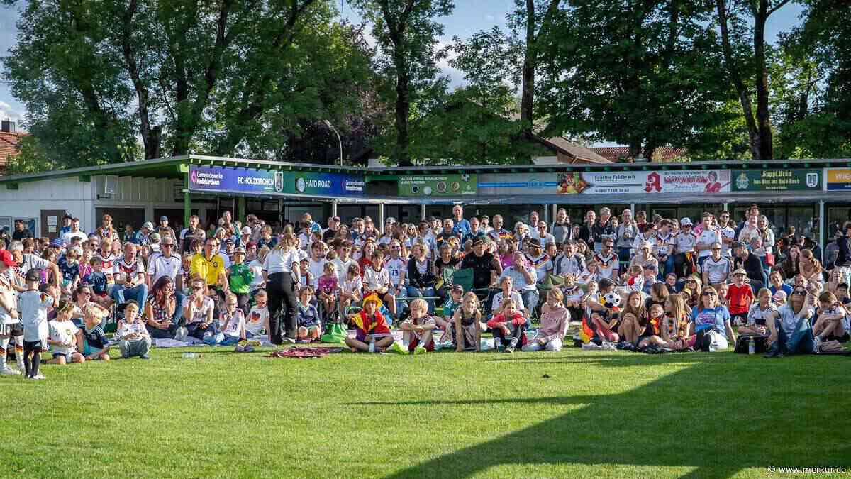 Public Viewing an der Haidroad: Mehr als 250 Fans feiern 7:1 gegen Curaçao