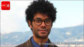 Richard Ayoade involved in a car crash in South East London