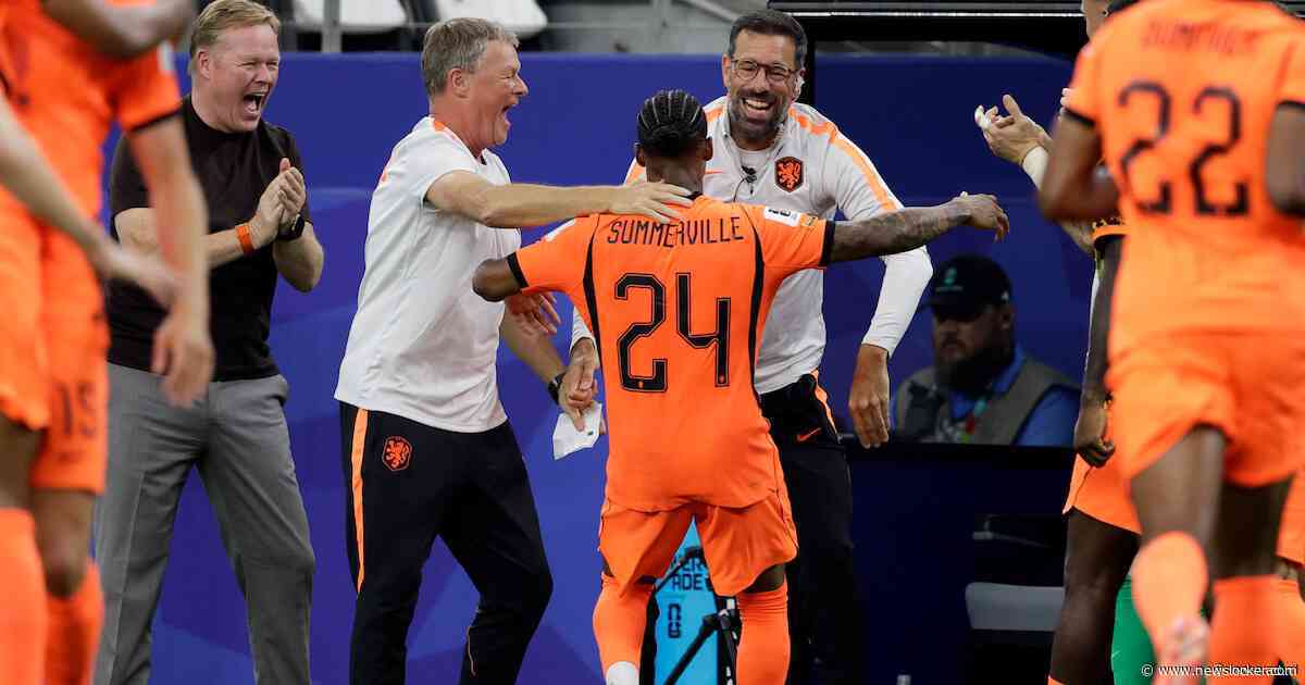 Ruud van Nistelrooij leert Oranje-spitsen anders schieten: niet recht op de bal aflopen, maar met een boog, een ‘eyeopener’