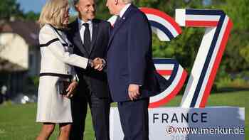 Bizarre Geste in Évian: Trump zeigt Machtspiel mit Macrons Ehefrau